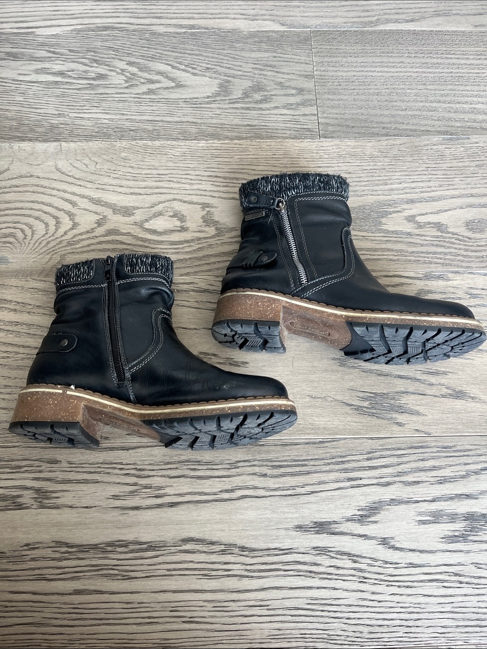 Women’s black boots. Josef Seibel.